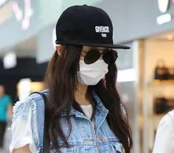 戴鸭舌帽口罩的娱乐圈爆料博主  第1张